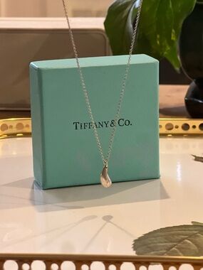 Tiffany & Co. Silver Teardrop Vintage Peretti Pendant Necklace 16”
